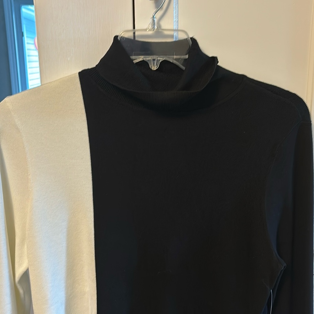 Chico’s color block sweater white and black. Chicos size 2=10/12.